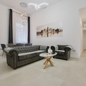 Premium Apartment By Hi5- Near New York Cafe