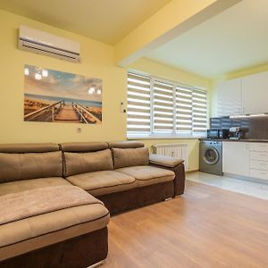 Appartement à 3 Chambres à Coucher