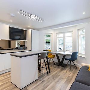 Flat 2, 161 Crescent Road Luxury Apartment