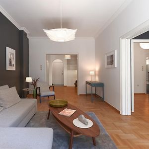 Chic Renovated Hideaway In Vibrant Square