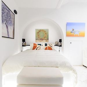 Elegant Escapes Plaka