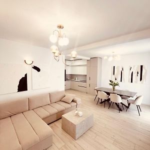 Apartment Ecru