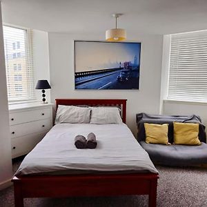 2 Bedroom Modern Stylish Apt In Glasgow City Centre