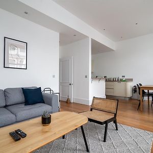 Appartement à 2 Chambres à Coucher