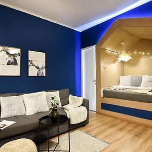 Studio Lit King-Size