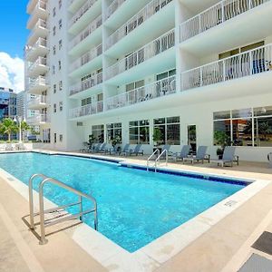 Lux 1B Condo With Xl Balcony, Pool, Gym & Games