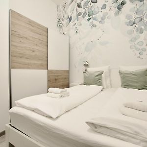 Standard Apartment By Hi5- Csengery Street
