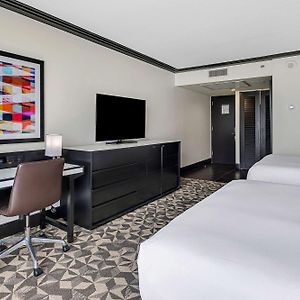 Chambre Lit Queen-Size avec Accès aux Personnes Handicapées