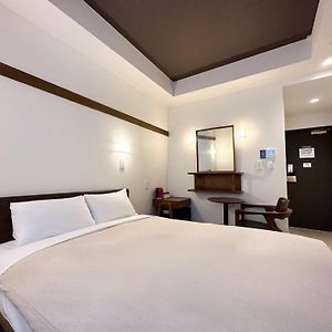 Studio Lit King-Size