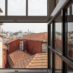Guestready - Modern Duplex, Neo-Classical Building