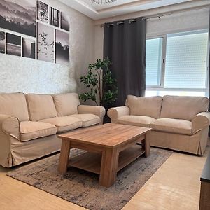 Appartement de Luxe à 2 Chambres à Coucher