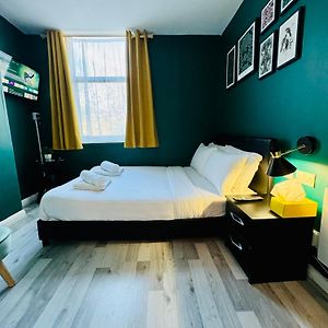 Unique Studio Flat In City 1110