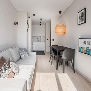 Guestready - Quental Wallpaper Near Marques Square