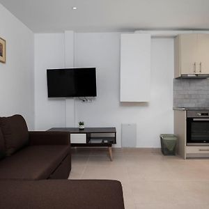 Sweet And Comfy 2Bd Apartment Next To Metro And Archeological Museum
