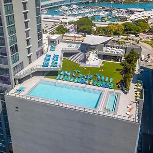Breezy Stays Luxury Residences - Near Kaseya Center