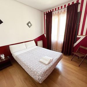 Hostal La Casa De La Plaza