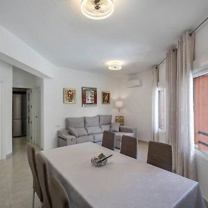 Appartement à 3 Chambres à Coucher