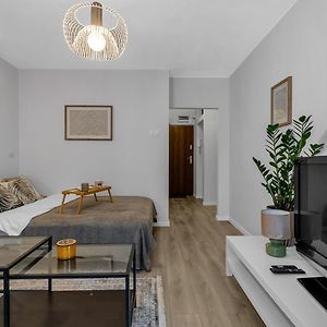 Warsaw Central Studio - Balcony, Top Location - By Rentujemy