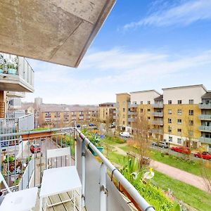 Spacious 3-Bed With Balcony, 5-Min Walk To Station