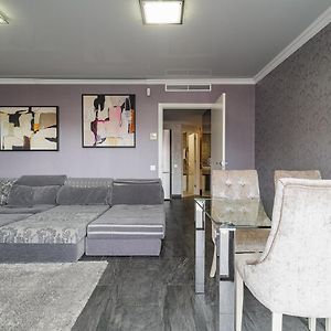 Appartement à 2 Chambres à Coucher