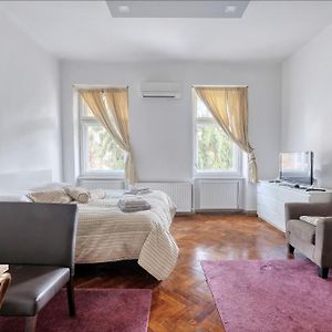 Appartement à 2 Chambres à Coucher