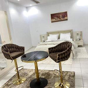 Appartement à 2 Chambres à Coucher