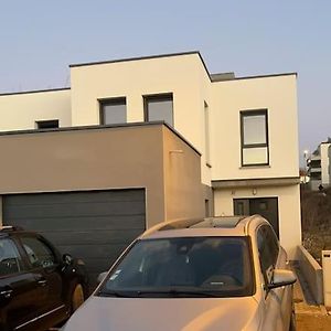 Villa à 3 Chambres à Coucher