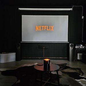Black Box Cinema Appartement Avec Balneo