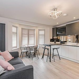 Flat 1, 161 Crescent Road Luxury Apartment