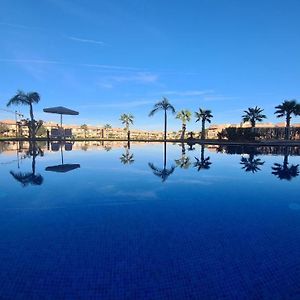 Mini-Villa Situee Dans Une Residence Prestigia A Marrakech, Avec Une Vue Sur La Piscine Et Le Golf Une Securite 24H Sur 24 Et Une Proximite Ideale De L Aeroport 5 Minutes C Est Une Offre Parfaite Pour Des Vacances