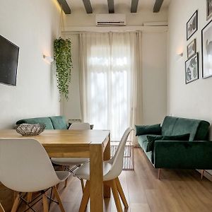 Aqua Apartment By Olala Homes