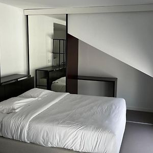 Studio Lit King-Size