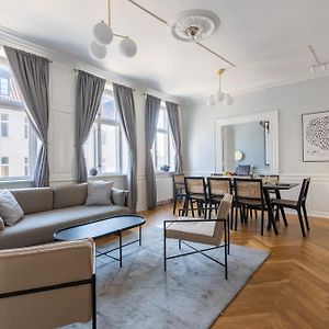 Appartement à 4 Chambres à Coucher