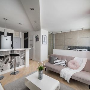 Air-Conditioned Premium Loft Warsaw Skyline Only 900 M To Central Station