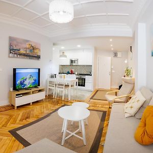 Appartement à 3 Chambres à Coucher