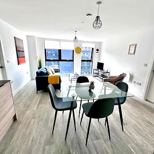 Fresh 2Bed 2Bath Apartment 2Mins Drive To Man Utd Stadium