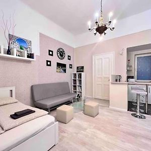 Urban Escape-Cozy Studio In City Center
