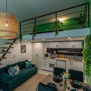 Jungle & Marble Apartments