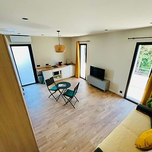 Studio Lit King-Size