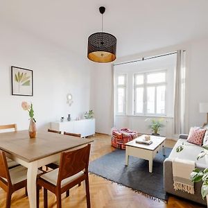 Appartement à 2 Chambres à Coucher