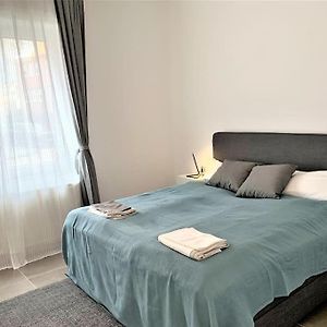 Stilvoll Eingerichtete Wohnung In Essen-Suedviertel