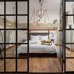 Downtown Home With Terrace By Urbanesq