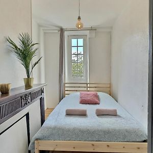 Vue Magique Sur Le Chateau Dans Un Quartier Populaire