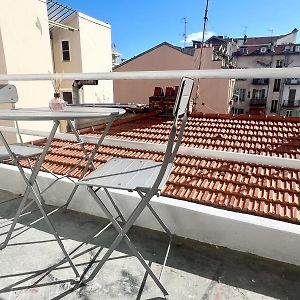 Studio Moderne Renove Avec Balcon