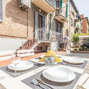 Essential Bologna - Ambrogio Host