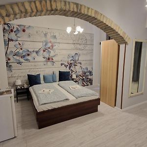 Spring Roses Downtown Boutique Hotel