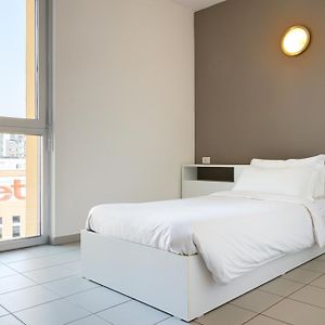 Chambre Lit King-Size avec Accès aux Personnes Handicapées