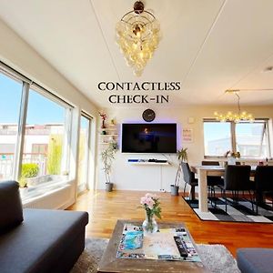 Top Floor City Center Flat With Free Parking