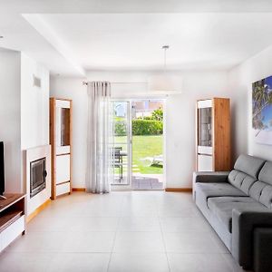 Apartamento No Condominio Baia Village Com Piscina