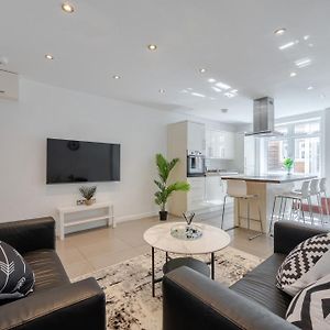 Stylish Two Bedroom Apartment By Central London With Garden
